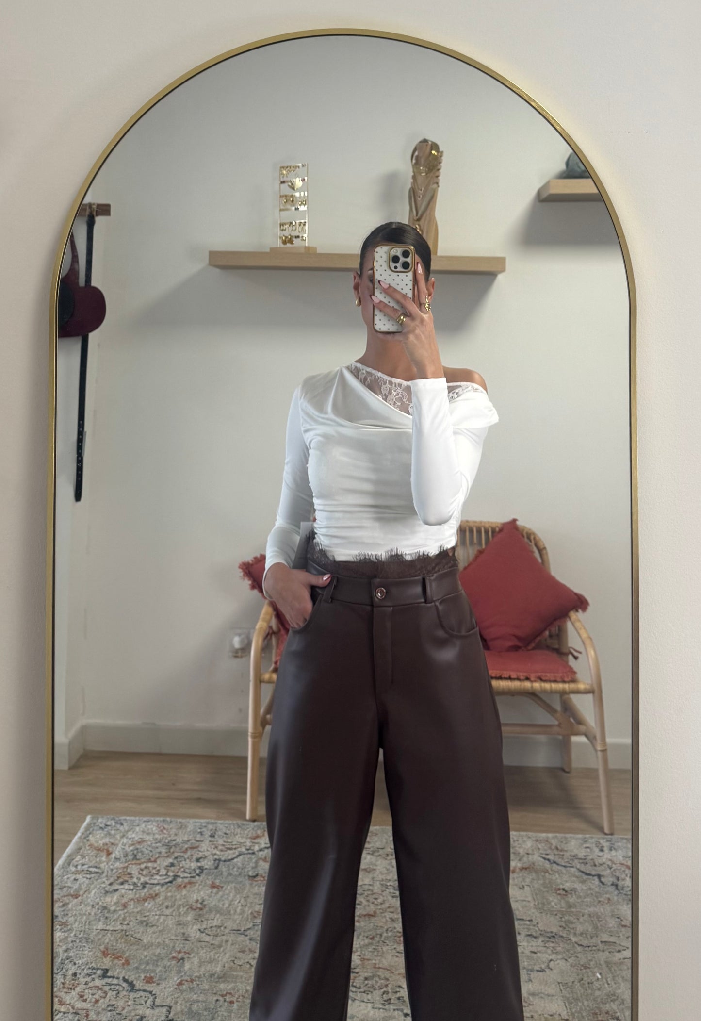 Pantalón poli piel encaje