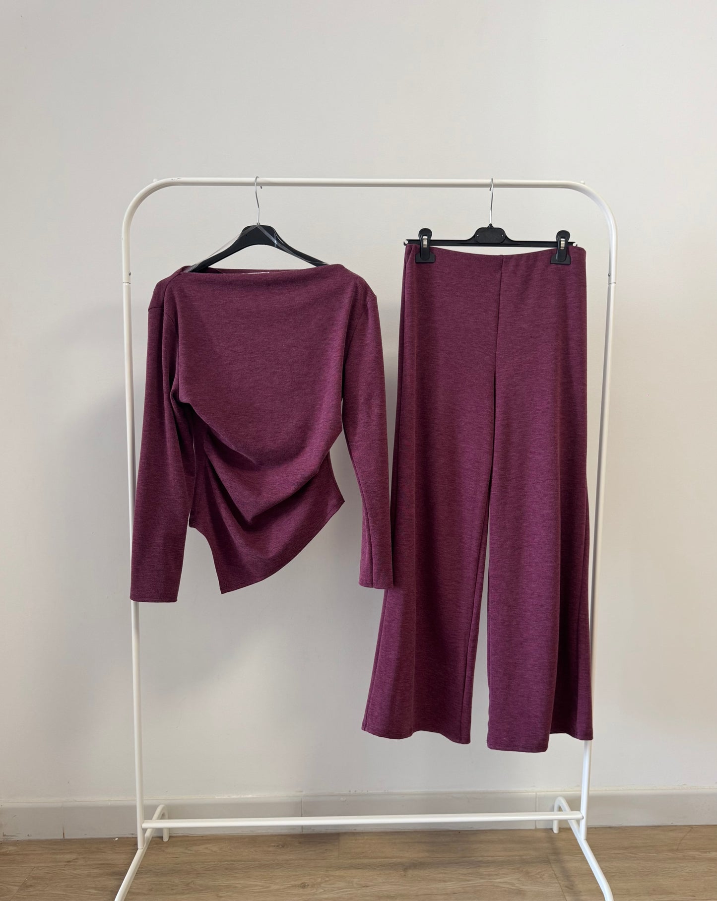 Conjunto punto burdeos