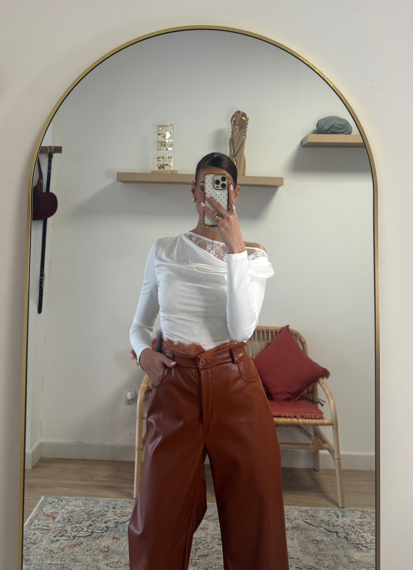 Pantalón poli piel encaje
