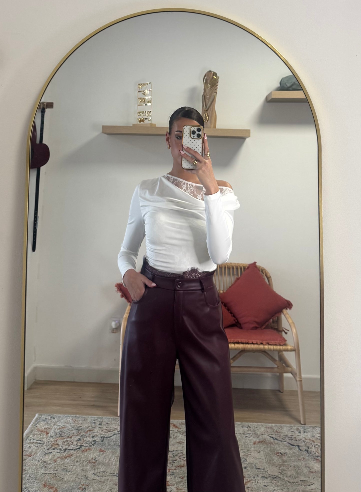 Pantalón poli piel encaje