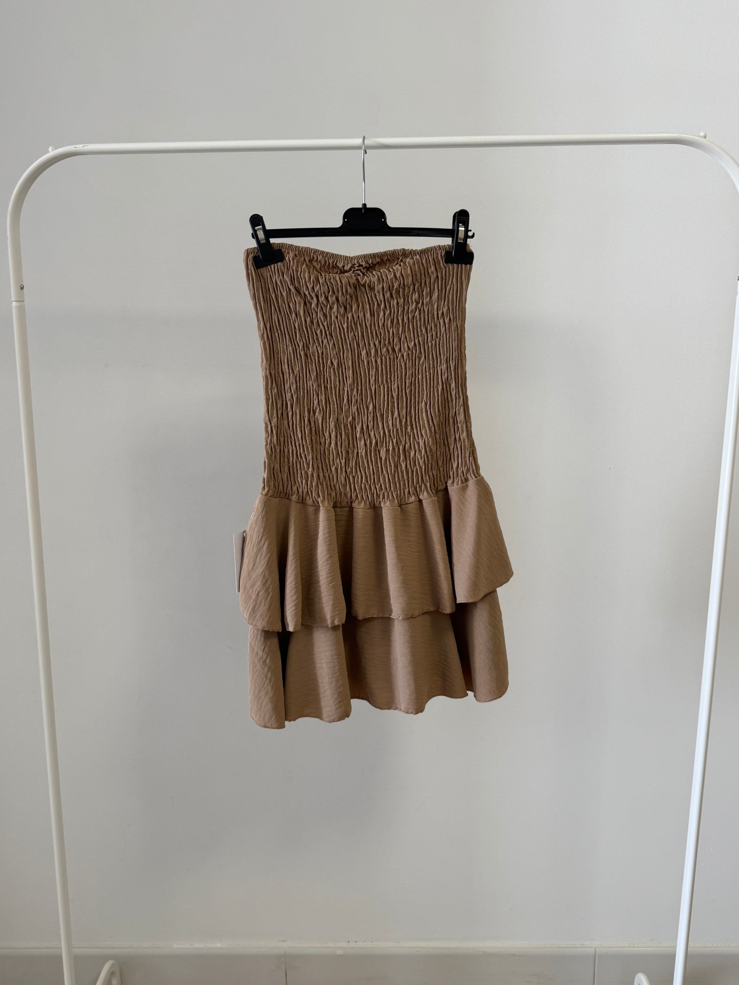 Vestido fruncido marrón | Tendencia Moda 2025