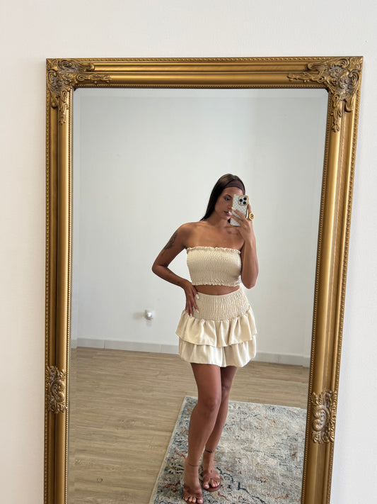 Conjunto fruncido beige | Tendencia Moda 2025