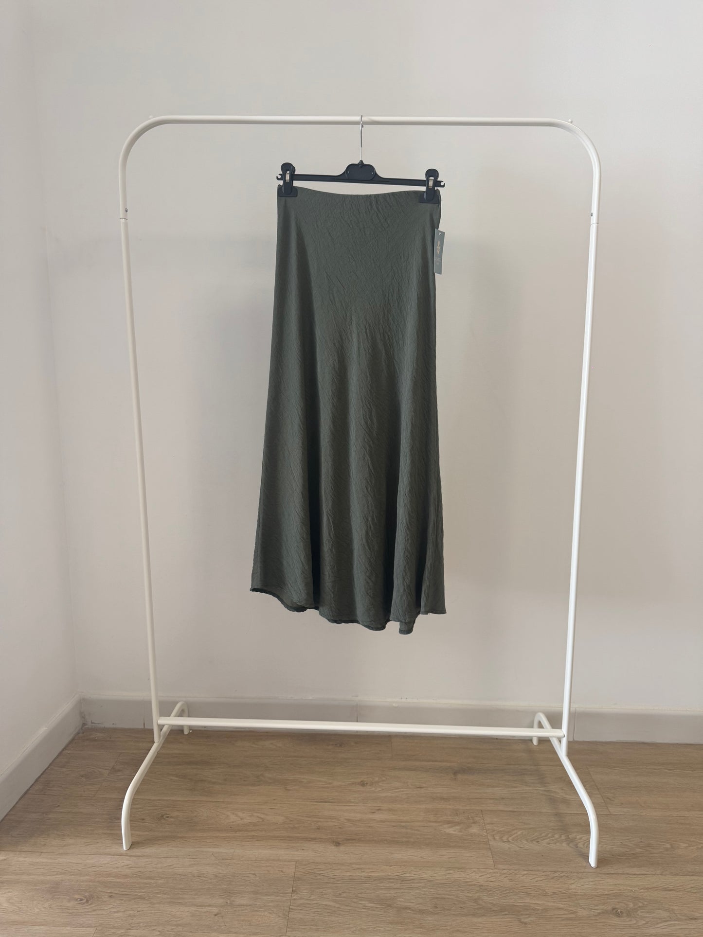 Falda Midi Verde| Tendencia Moda 2025