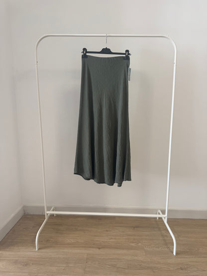 Falda Midi Verde| Tendencia Moda 2025