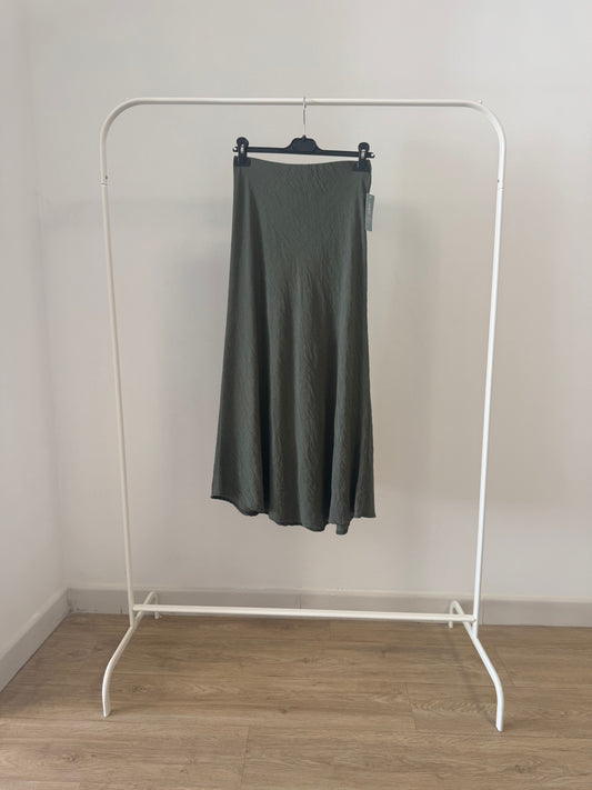 Falda Midi Verde| Tendencia Moda 2025